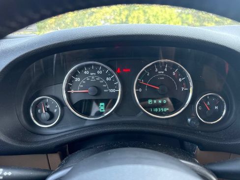 Used 2016 Jeep Wrangler Unlimited Sahara w/ Dual Top Group AWD/4WD image 7