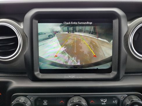 Used 2023 Jeep Wrangler Sahara image 28