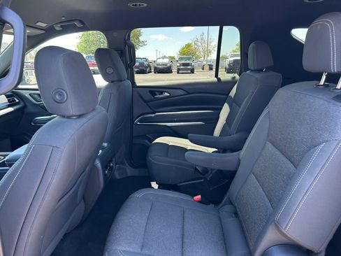 Used 2024 Chevrolet Traverse LT FWD image 17