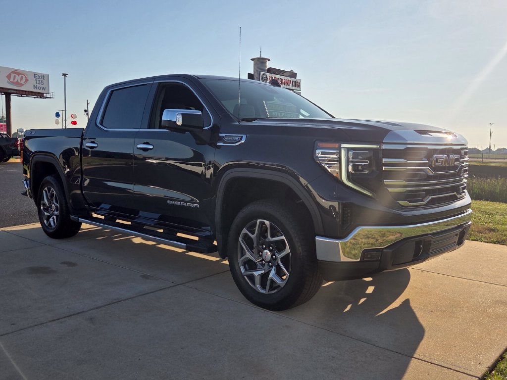Used 2023 GMC Sierra 1500 SLT w/ SLT Premium Package AWD/4WD image 15