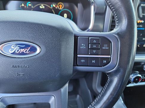 Used 2023 Ford F150 Lariat w/ Trailer Tow Package image 21