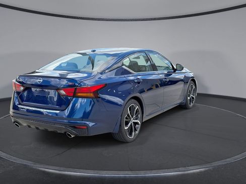 Used 2023 Nissan Altima 2.5 SR w/ SR Premium Package FWD image 11
