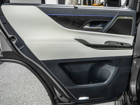 Used 2024 Lexus LX 600 4WD w/ Luxury Package image 39