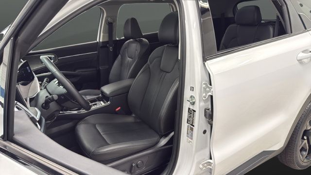 Used 2024 Kia Sorento SX AWD/4WD image 9