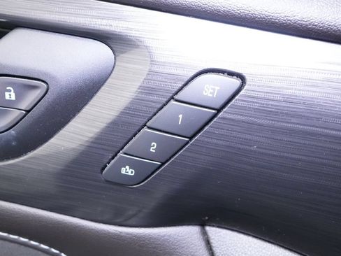 Used 2021 Chevrolet Traverse High Country AWD/4WD image 16