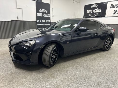 Used 2017 Toyota 86 RWD image 3