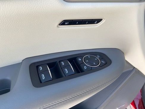 Used 2023 Cadillac XT6 Premium Luxury w/ Technology Package image 18