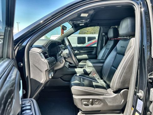 Used 2021 GMC Yukon Denali w/ Denali Premium Package image 2