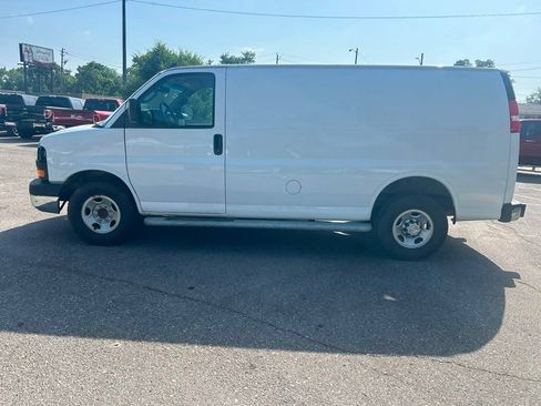 Used 2022 Chevrolet Express 2500 w/ Driver Convenience Package RWD image 8