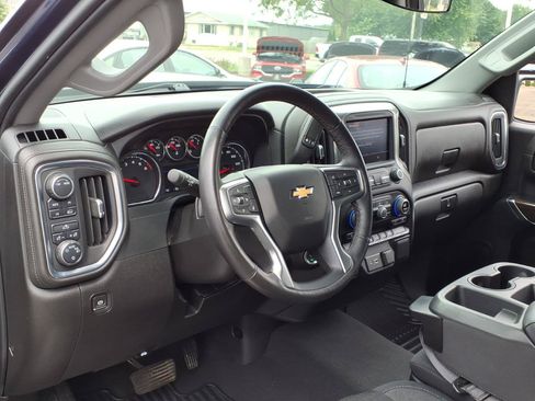 Used 2022 Chevrolet Silverado 1500 LT AWD/4WD image 5