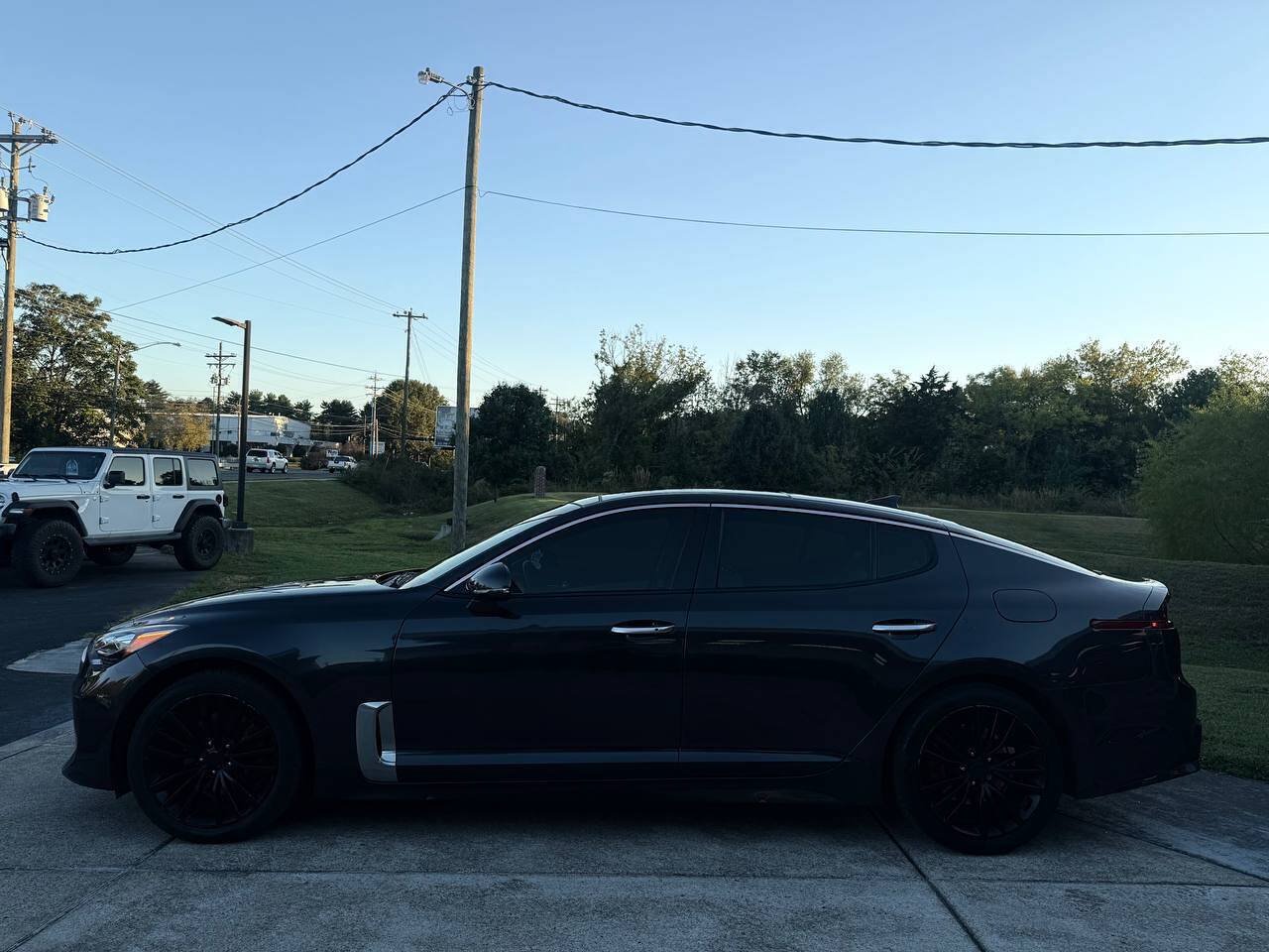 Used 2019 Kia Stinger Premium AWD/4WD image 2