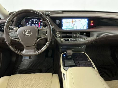 Used 2019 Lexus LS 500 w/ Interior Upgrade Package RWD image 9