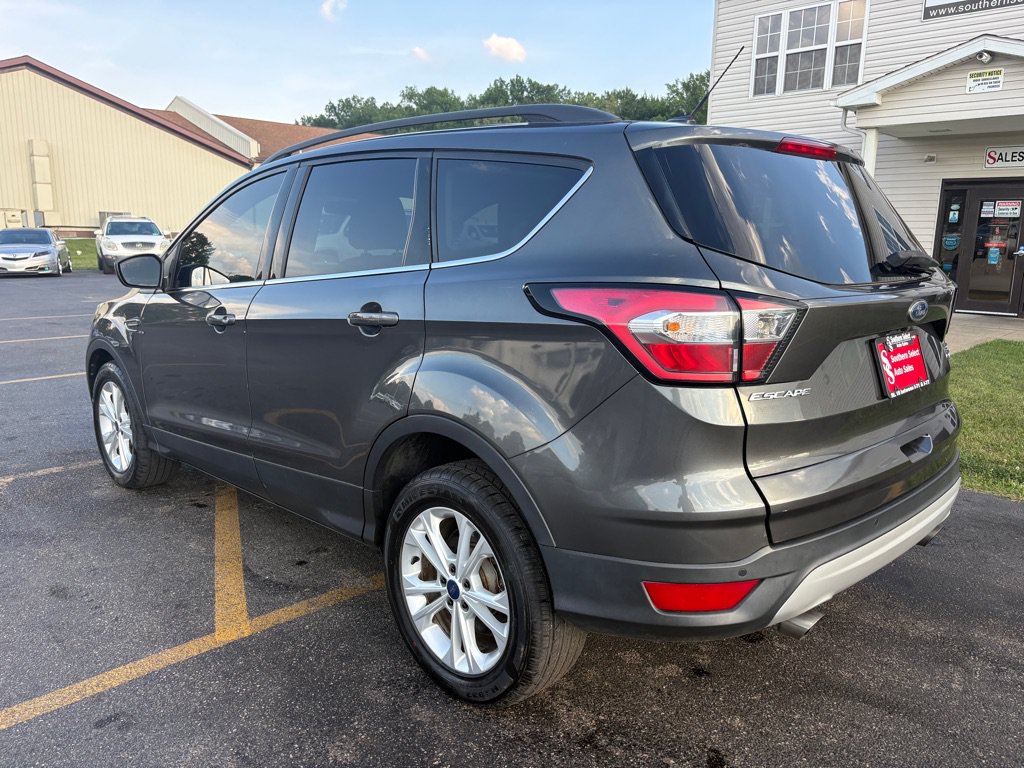 Used 2017 Ford Escape SE w/ Equipment Group 201A FWD image 8
