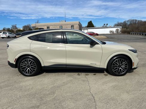 Used 2025 Ford Mustang Mach-E Premium image 13