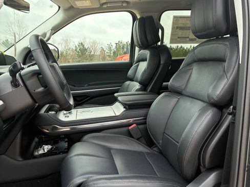 New 2025 Lincoln Navigator Reserve image 42