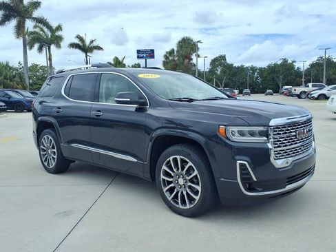 Used 2022 GMC Acadia Denali w/ Denali Ultimate Package FWD image 17