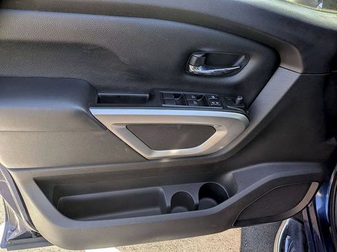 Used 2017 Nissan Titan SV AWD/4WD image 9