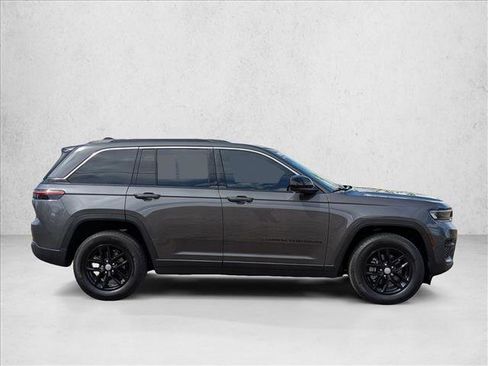 Used 2024 Jeep Grand Cherokee Laredo X w/ Luxury Tech Group I AWD/4WD image 4