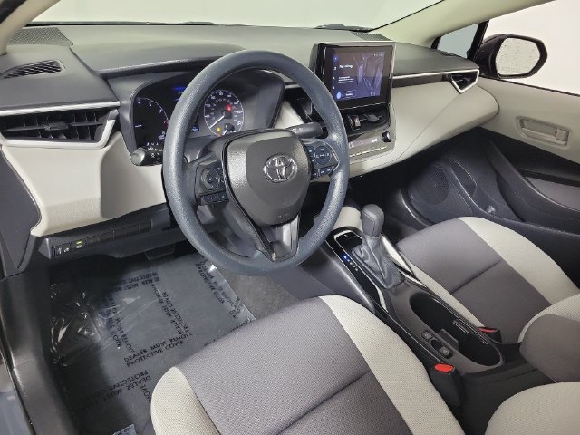 Used 2025 Toyota Corolla LE FWD image 18