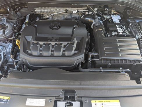 Used 2024 Volkswagen Tiguan SE image 32