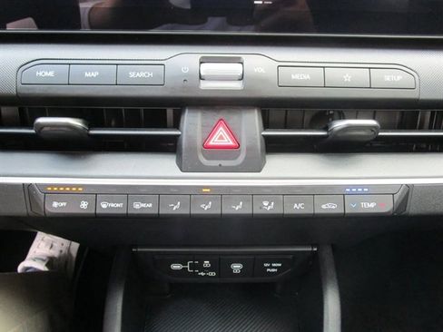 Used 2025 Kia K4 LX image 32