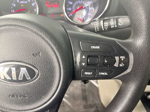 Used 2016 Kia Sedona LX w/ LX Convenience Package FWD image 13