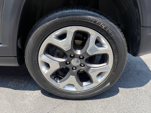 Used 2018 Jeep Compass Limited w/ Navigation Group AWD/4WD image 12