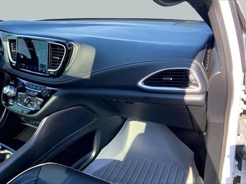 Used 2022 Chrysler Pacifica Limited w/ Uconnect Theater Family Group AWD/4WD image 17