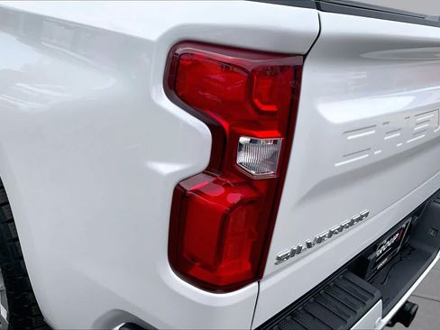 Used 2024 Chevrolet Silverado 1500 High Country w/ Z71 Off-Road Package AWD/4WD image 29