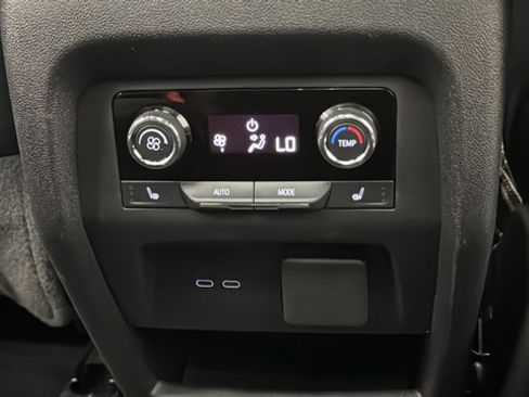 Used 2024 Chevrolet Traverse RS AWD/4WD image 37