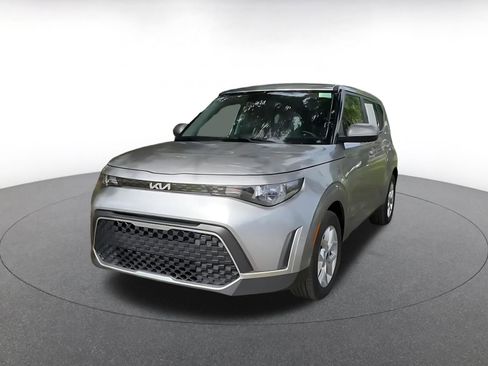 Used 2025 Kia Soul LX w/ LX Technology Package FWD image 7