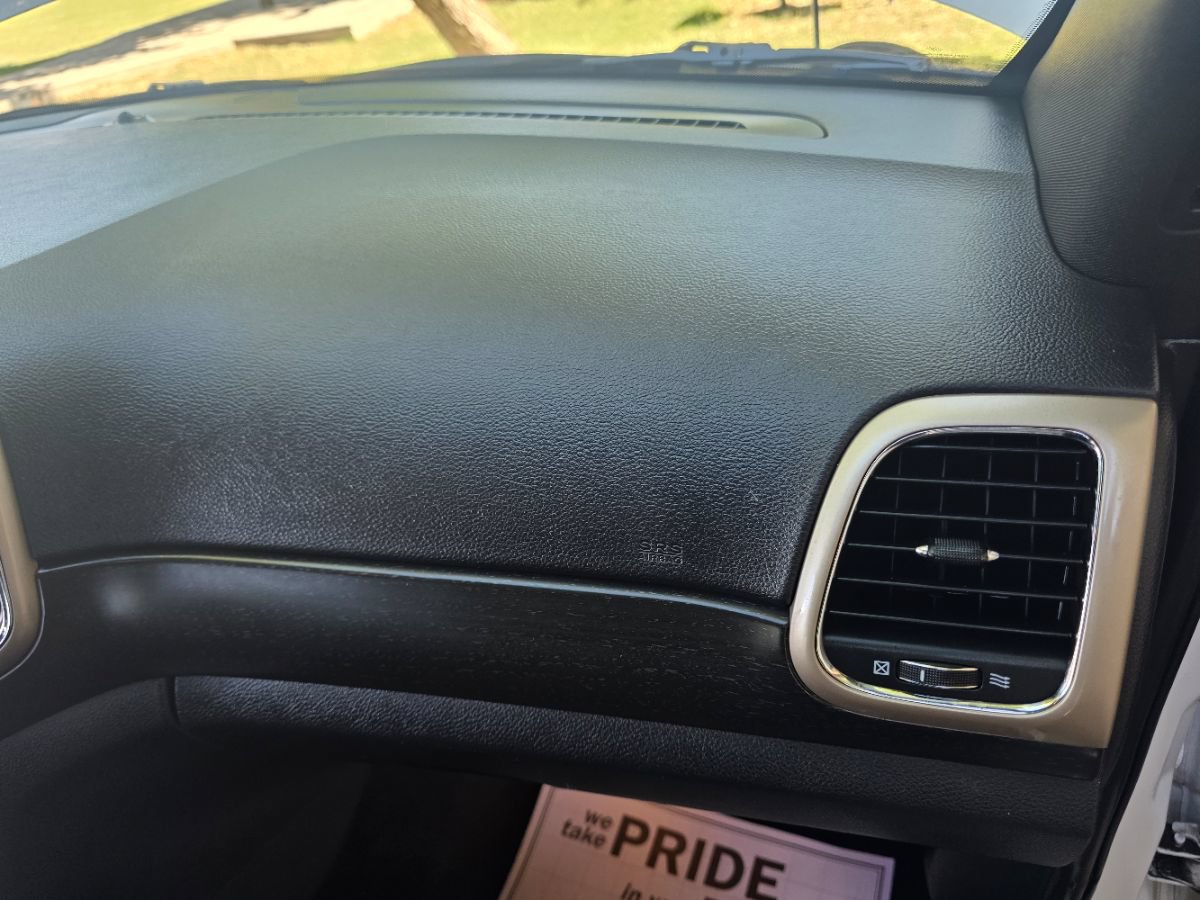 Used 2017 Jeep Grand Cherokee Laredo RWD image 31