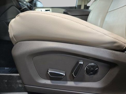 Used 2020 Ford Explorer Platinum w/ Premium Technology Package image 30