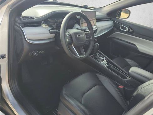 Used 2025 Jeep Compass Limited AWD/4WD image 10