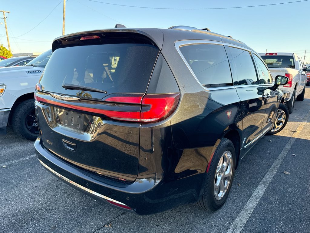 Used 2021 Chrysler Pacifica Limited AWD/4WD image 11