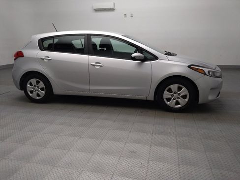 Used 2017 Kia Forte LX image 11