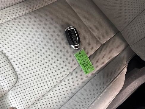 Used 2021 Hyundai Elantra Limited FWD image 29