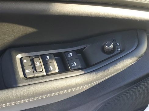 New 2025 Jeep Grand Cherokee L Altitude image 18