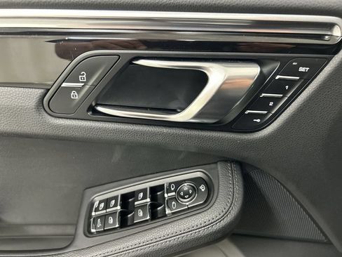 Used 2023 Porsche Macan AWD/4WD image 11