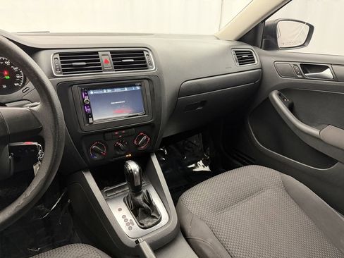 Used 2012 Volkswagen Jetta S image 11