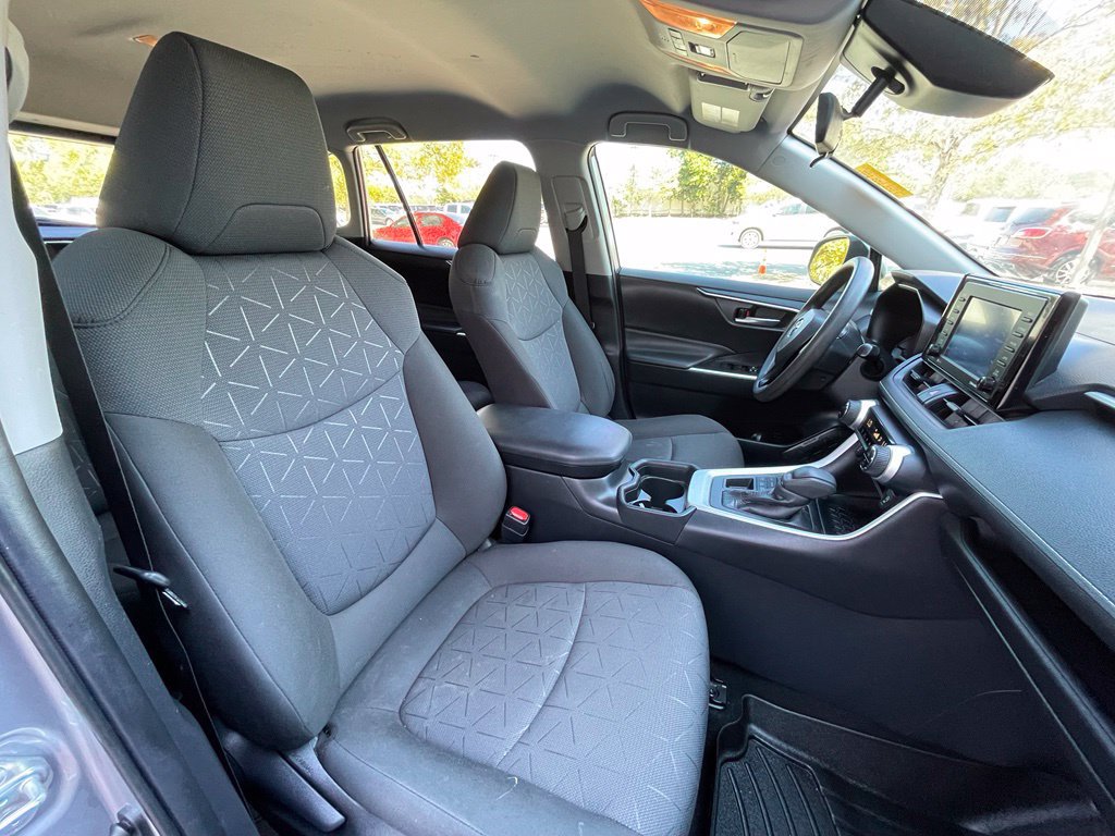 Used 2021 Toyota RAV4 XLE AWD/4WD image 31