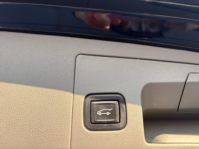 Used 2022 Cadillac XT5 Premium Luxury w/ LPO, Floor Liner Package AWD/4WD image 6