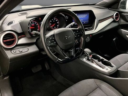 Used 2024 Chevrolet Trax RS FWD image 17