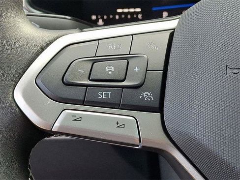New 2025 Volkswagen Taos SE image 18