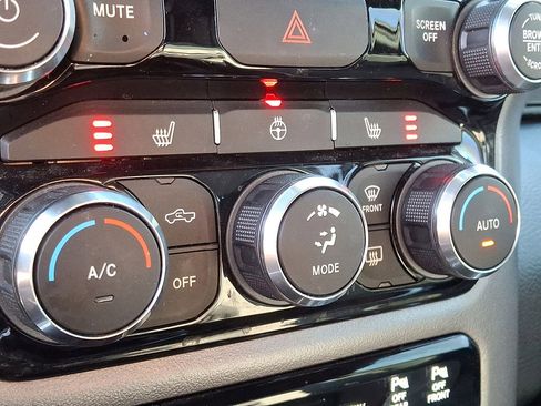 Used 2019 RAM 1500 Big Horn image 19