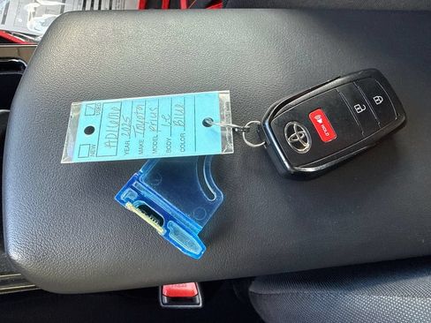 Used 2025 Toyota Prius LE FWD image 14
