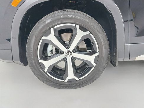 Used 2025 Volkswagen Tiguan SE AWD/4WD image 29