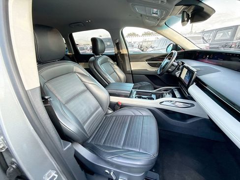 Used 2024 Lincoln Nautilus Reserve AWD/4WD image 33