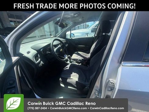 Used 2019 Chevrolet Trax LT w/ LT Convenience Package AWD/4WD image 7