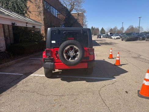 Used 2017 Jeep Wrangler Unlimited Sahara w/ Connectivity Group image 7